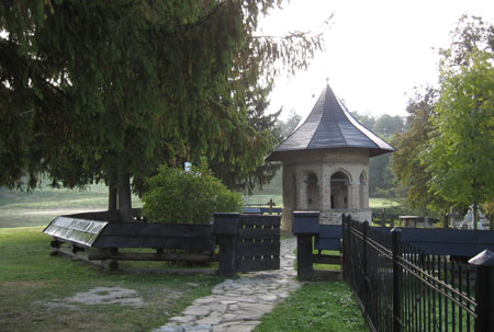 Manastirea Dragomirna - Biserica cimitirului