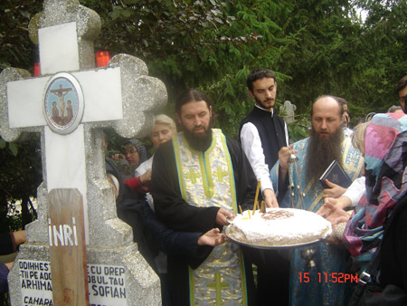 Parastas pentru Parintele Patriarh Teoctist si pentru Parintele Sofian
