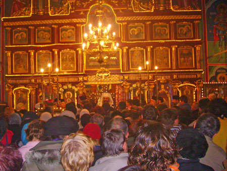 Biserica Doamna Oltea din Bucuresti in zi de sarbatoare