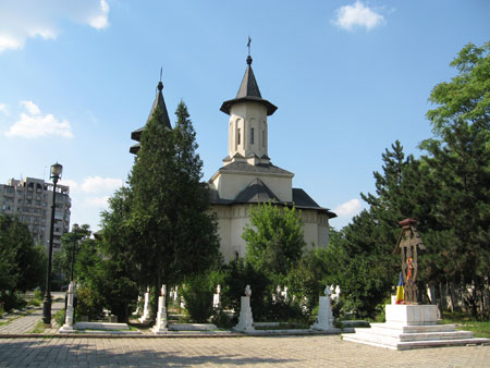 Biserica Eroilor - <a href='/acatiste/67101-acatistul-sfintilor-epictet-si-astion' _fcksavedurl='/acatiste/67101-acatistul-sfintilor-epictet-si-astion' title='Acatistul Sfintilor Epictet si Astion' class='linking auto'>Sfintii Epictet si Astion</a>