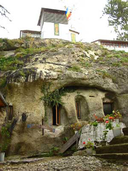 Manastirea Cetatuia Negru Voda - Meteora Romaniei