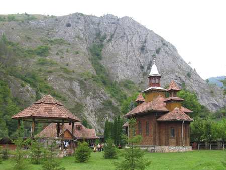 Schitul Izvorul Posaga