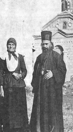 Sfantul Nicolae Velimirovici - impreuna cu mama lui, la biserica din satul natal Lelici