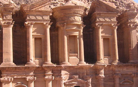 Petra - orasul de piatra din pustiul Iordaniei