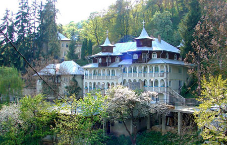 Manastirea Rohia - Casa Alba