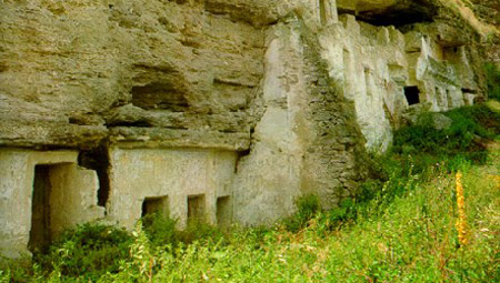 Manastirea rupestra Tipova
