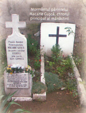 Mormantul parintelui Macarie Gusca
