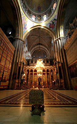 Biserica Sfantului Mormant - Biserica Invierii, privita din naos, spre Altar