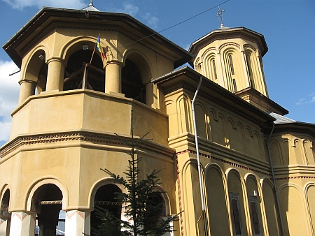 Biserica Sfintii Trei Ierarhi - Filipestii de Padure