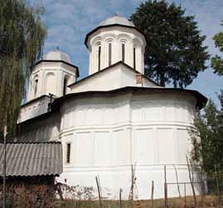 Biserici vechi din Ocnele Mari - Biserica Domneasca Sfantul Gheorghe
