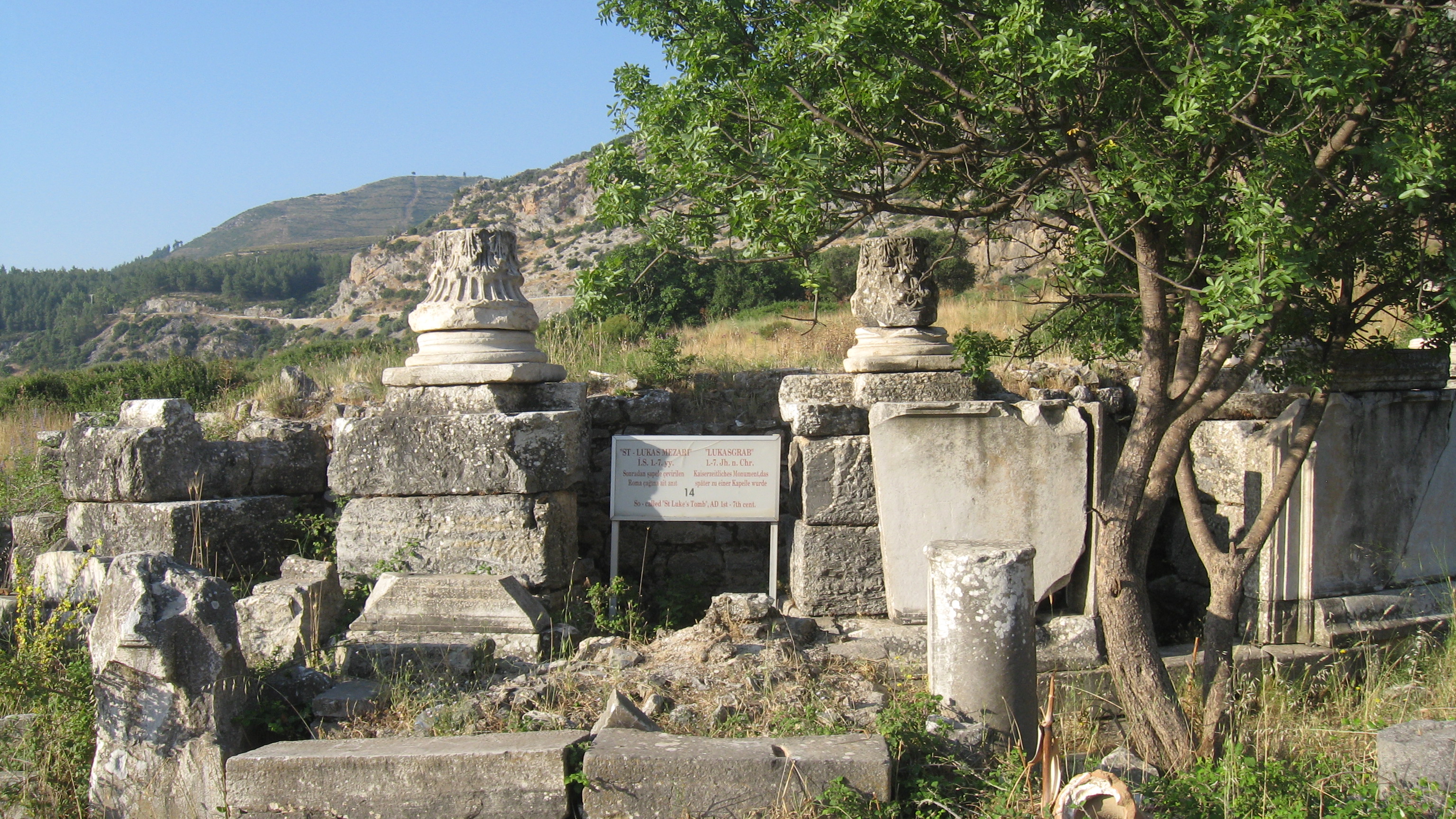 Mormantul Sfantului Apostol Luca, in Efes?