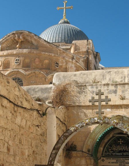 Drumul Crucii - Via Dolorosa - IX - A treia cadere la pamant a Mantuitorului (se vede Biserica Sfantului Mormant)