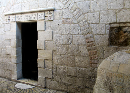 Drumul Crucii - Via Dolorosa - V - Locul unde Hristos s-a sprijinit de piatra zidului