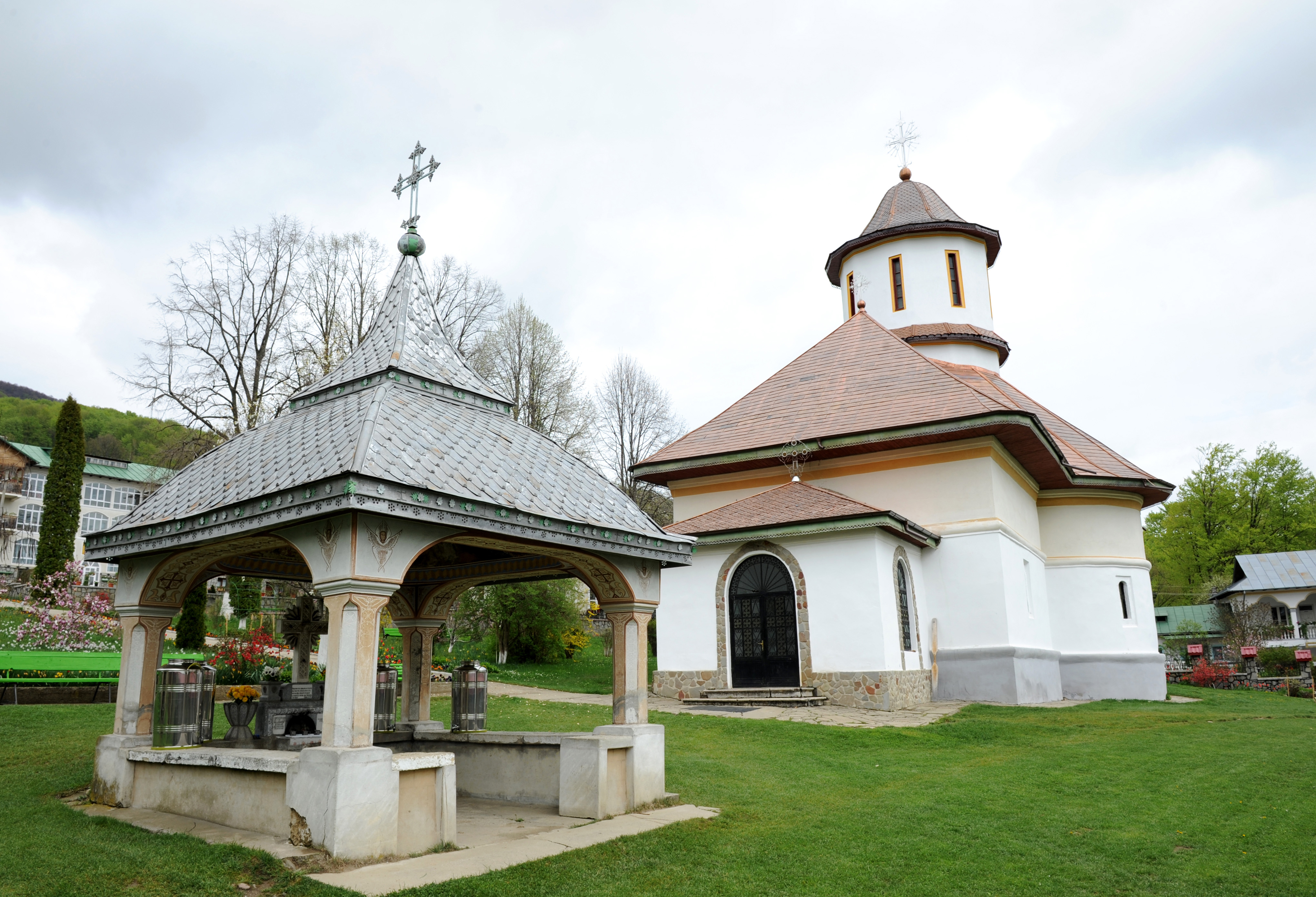 Aghiasmatarele, izvoare ale tamaduirii