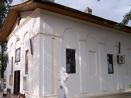 Biserica Sfanta Treime - Bobesti