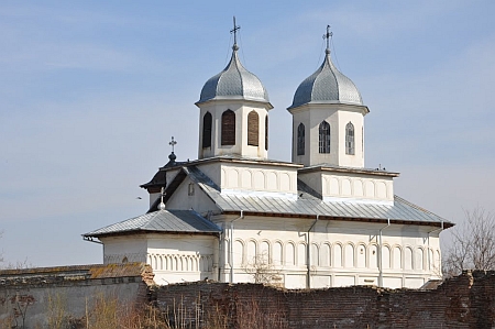 Biserica si Palatul din Potlogi - Sfantul Dumitru