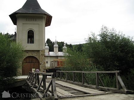 manastirea-almas-1.jpg?profile=RESIZE_710x