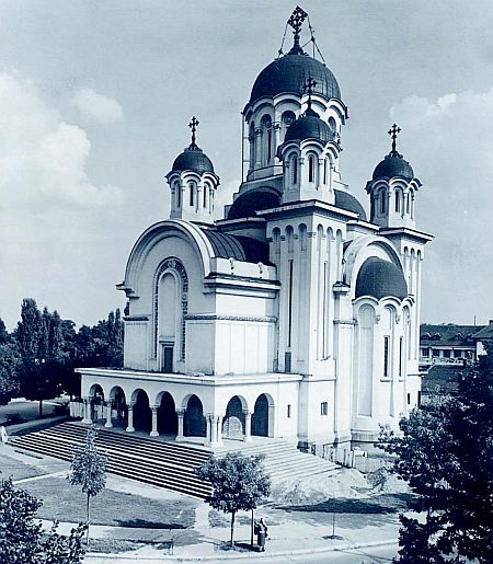 Biserica Casin - Sfintii Arhangheli Mihail si Gavriil