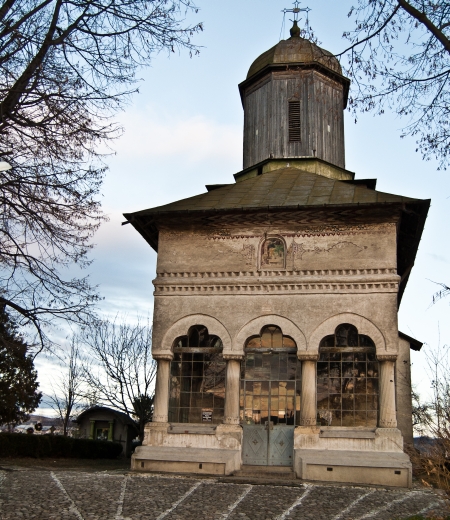 Biserica din Doicesti - Nasterea Maicii Domnului