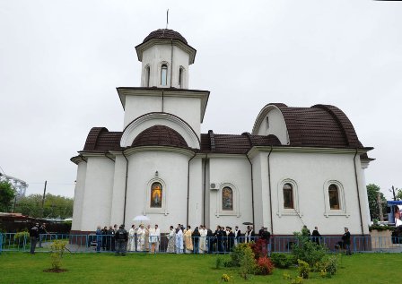 Biserica Adormirea Maicii Domnului - Vatra Luminoasa