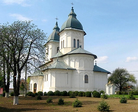 Catedrala Episcopala din Husi - Sfintii Apostoli Petru si Pavel