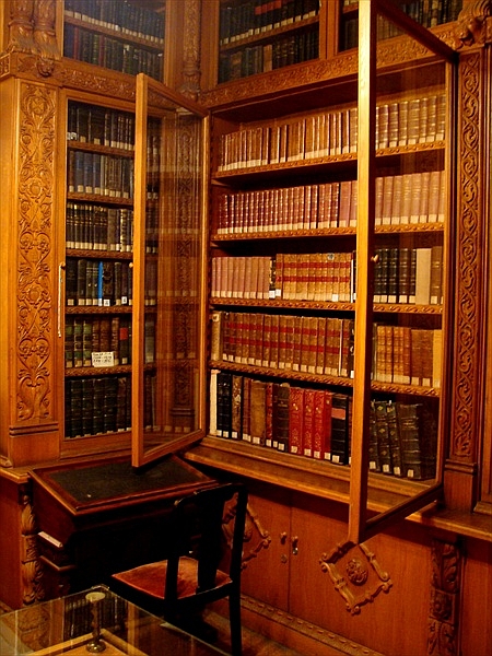 Biblioteca Sfantului Sinod - Manastirea Antim