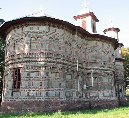 Biserica Adormirea Maicii Domnului - Calinesti - Floresti
