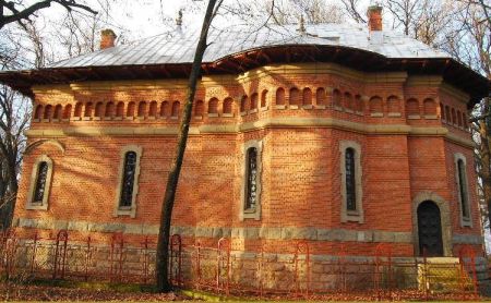 Capela Sfintii Trei Ierarhi - Scoala Normala Vasile Lupu