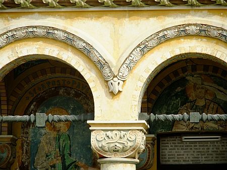 Biserica Adormirea Maicii Domnului - Manesti