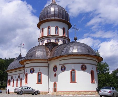 Manastirea Sfintii Trei Ierarhi - Gruiul Lupului