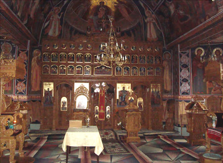 Biserica Sfantul Mucenic Carp - biserica din cimitir