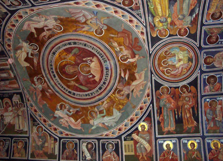 Biserica Sfantul Mucenic Carp - biserica din cimitir