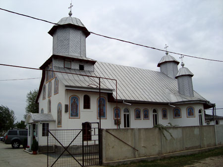 <a href='/biserica-in-lume/87823-biserica-sfantul-mucenic-teodor-tiron' _fcksavedurl='/biserica-in-lume/87823-biserica-sfantul-mucenic-teodor-tiron' title='Biserica Sfantul Mucenic Teodor Tiron' class='linking auto'>Biserica Sfantul Mucenic</a> Carp - biserica din cimitir