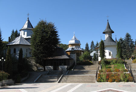 Manastirea Sihastria - Paraclisul, Pangarul si Biserica veche