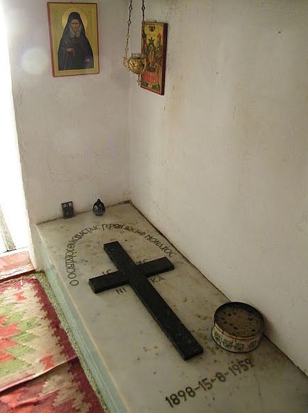Mormantul Cuviosului Iosif Isihastul - Sfantul Munte Athos