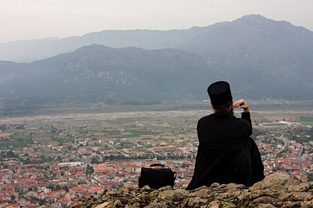 Comuniunea din desert si singuratatea din orase