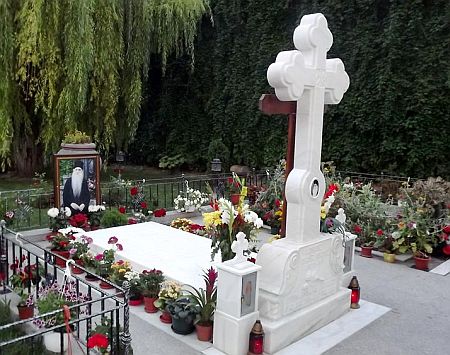Mormantul Parintelui Arsenie Papacioc