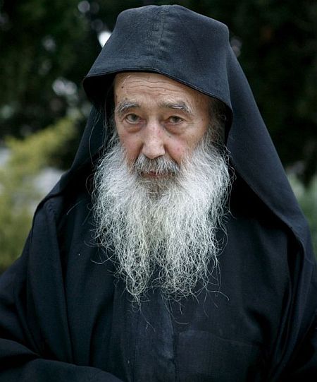 Mormantul Parintelui Petroniu Tanase
