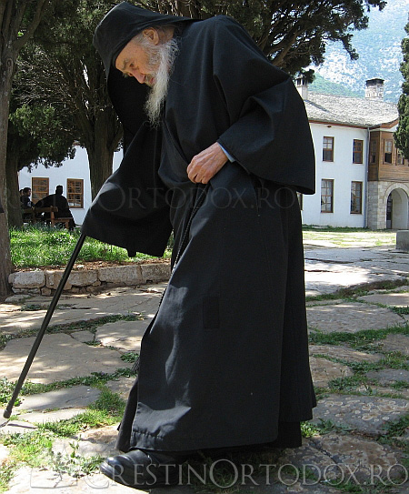 Mormantul Parintelui Petroniu Tanase