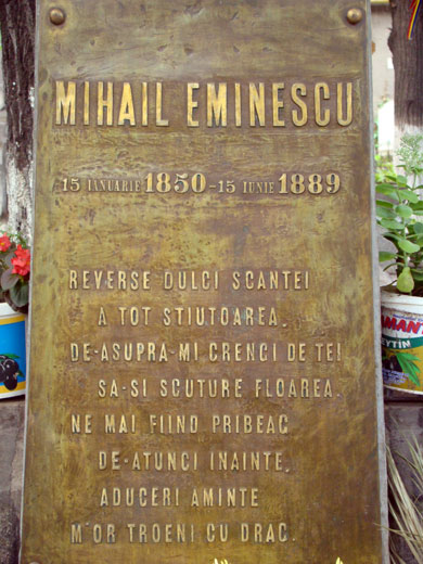 Cimitirul Bellu - Monument Mihai Eminescu