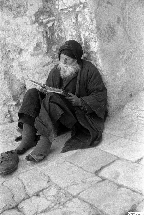 Parintele Ioan, un fotograf devenit monah la Muntele Athos