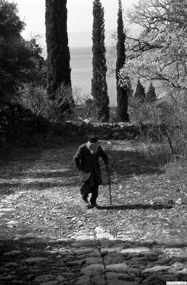 Parintele Ioan, un fotograf devenit monah la Muntele Athos