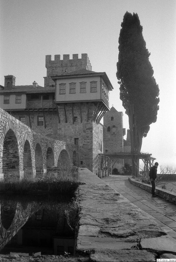 Parintele Ioan, un fotograf devenit monah la Muntele Athos